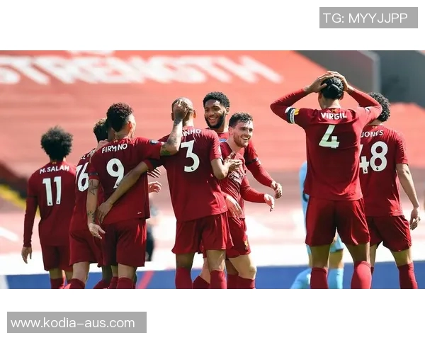 安菲尔德激情四溢利物浦女球迷热情脱衣庆祝英超夺冠盛况